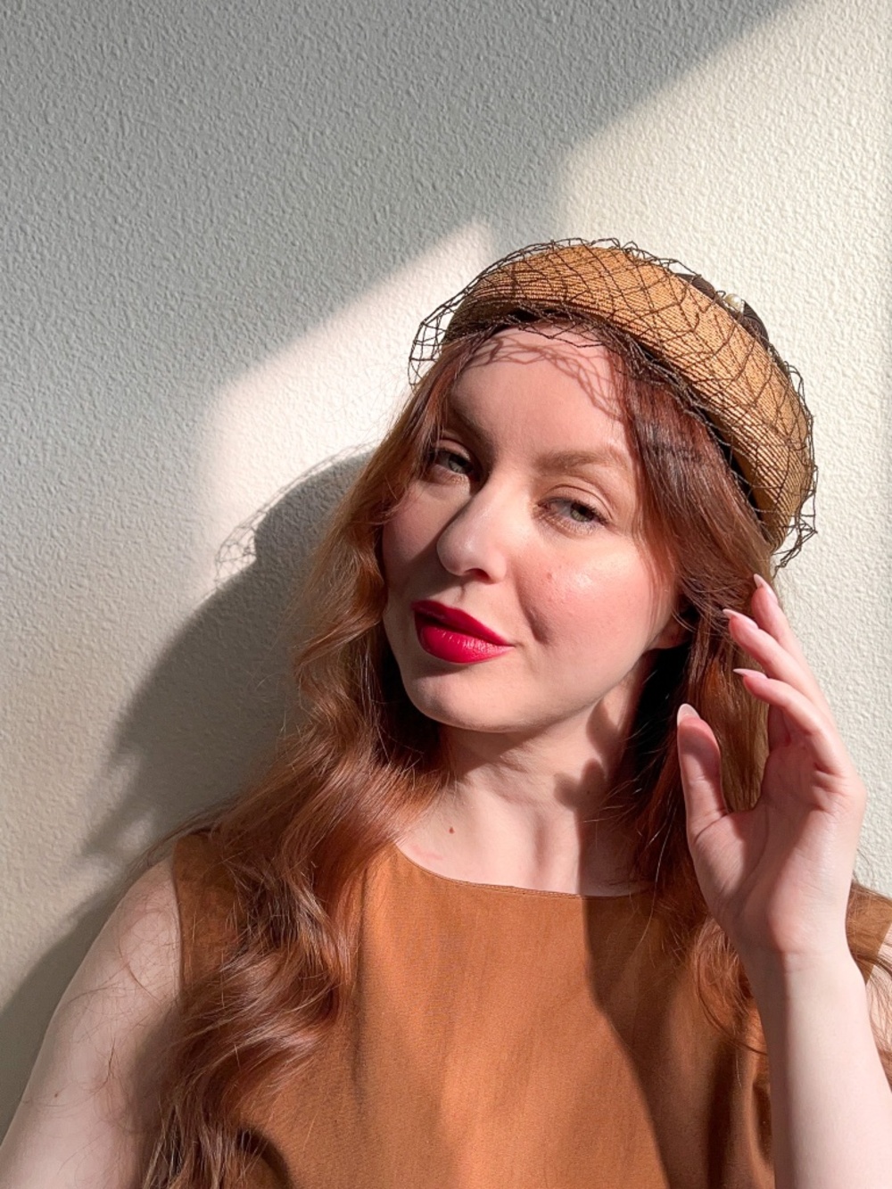 Vintage 1940s Straw Hat With Rhinestones and Brown Netting - Picture 2 of 9